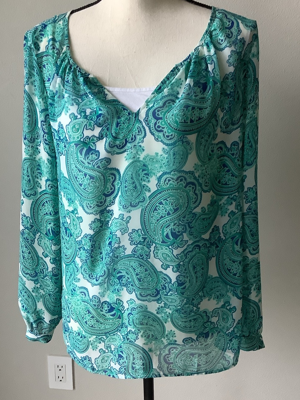 Ann Taylor Teal Blue Paisley V Neck Blouse Medium